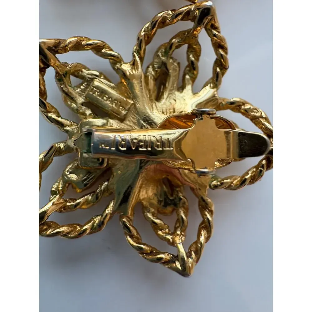 Vintage Trifari Gold Tone Clip On Flower Earrings